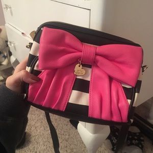 betsy’s johnson med size crossbody bag